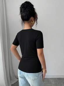 Elenzga 女式纯黑色 3D 花卉装饰短袖开衩 T 恤，夏季 - 黑色 - 查看 2