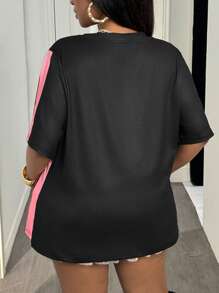 Slaydiva 1. Nuova Maglietta oversize casual stile strada con stampa all-over a righe nere e rosa e logo a 23 lettere 2. Shorts mini in morbido tessuto a contrasto colore, con rifiniture in in rete e pizzo, stile ballerina dolce con fiocco, per la primavera/estate - Multicolore - Visualizzare 2