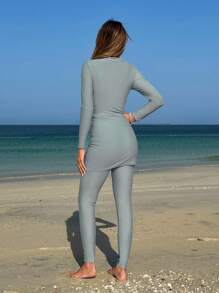 SHEIN Bộ 3 món/Bộ áo ngực nhún bèo màu trơn, áo tay dài và quần dài, váy ngắn xếp nếp Burkini Bộ đồ bơi cho nữ, thích hợp cho kỳ nghỉ ở bãi biển - Xám - Xem 2