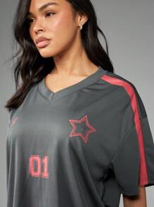MISSGUIDED Contrast Stripe V Neck Oversized Football Jersey T-Shirt - Dark Grey - View 4