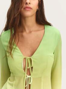 Nöista Blusa de gasa con degradado verde pastel con detalles de lazos en las mangas y el frente. Perfecta para primavera y verano, combínala con la falda a juego, ideal para vacaciones, Pascua u ocasiones especiales.