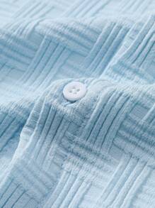 Manfinity Homme 2 件套男士纯色短袖单排扣衬衫和短裤套装，男士夏装，休闲度假装，舒适装 - 淺藍色 - 查看 4