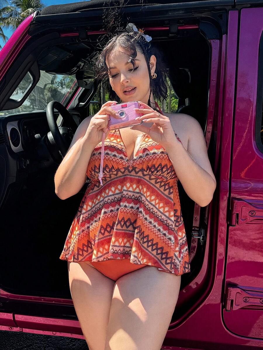 SHEIN Swim Curve Conjunto de 2 piezas de traje de baño modesto de talla grande para mujer, con parte superior tipo tankini con estampado de rayas onduladas y colores, y Bottom de cintura alta