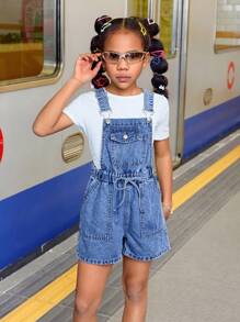 SHEIN Tween 女童夏季休闲度假宽松石洗系腰修身牛仔连体裤短裤带翻盖口袋，女童夏季海滩波西米亚风休闲装 - 中等水洗藍 - 查看 5