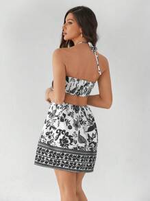 SHEIN Tall 蓝白定位碎花挂脖抽绳镂空腰部浪漫休闲度假女士连衣裙