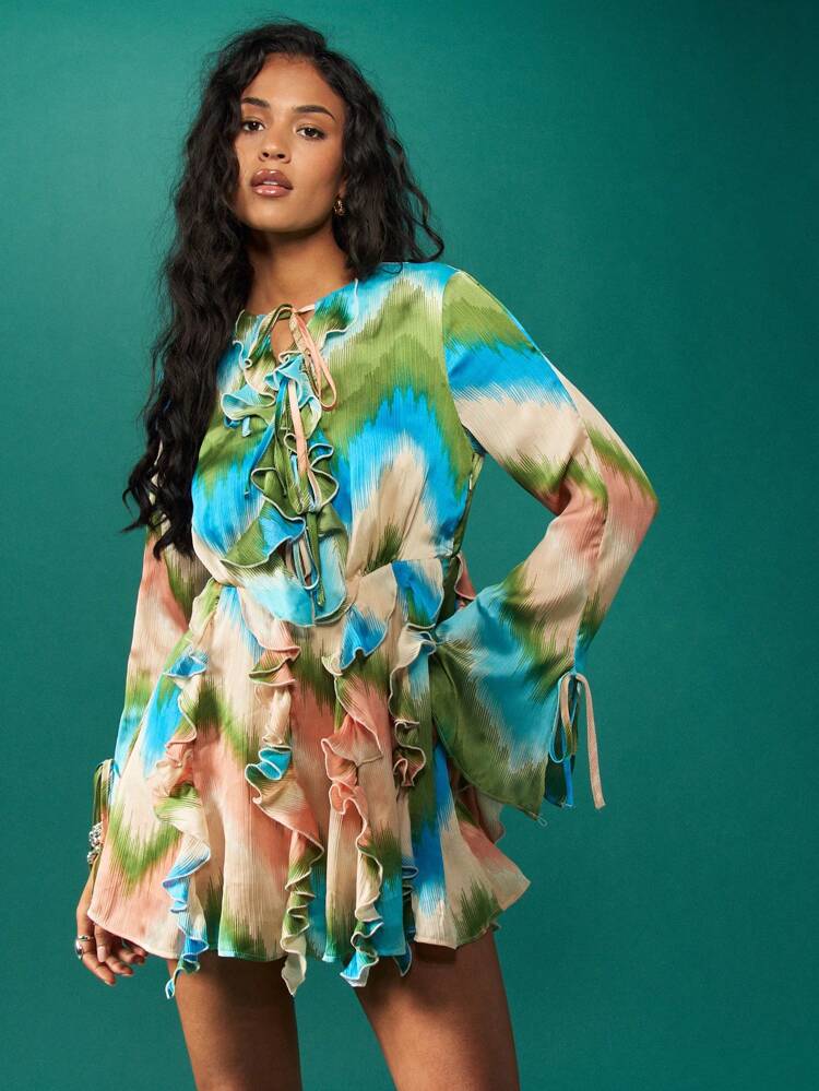 MISSGUIDED ウォーターカラープリントサテンミニドレス、フリル付き ベルスリーブ、リボンフロント、パーティー、夏のウェディングゲスト、ファッションステートメントピース