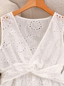 Chiquease Top casual da donna con fascia annodata, tinta unita, con ricamo e lavorazione traforata