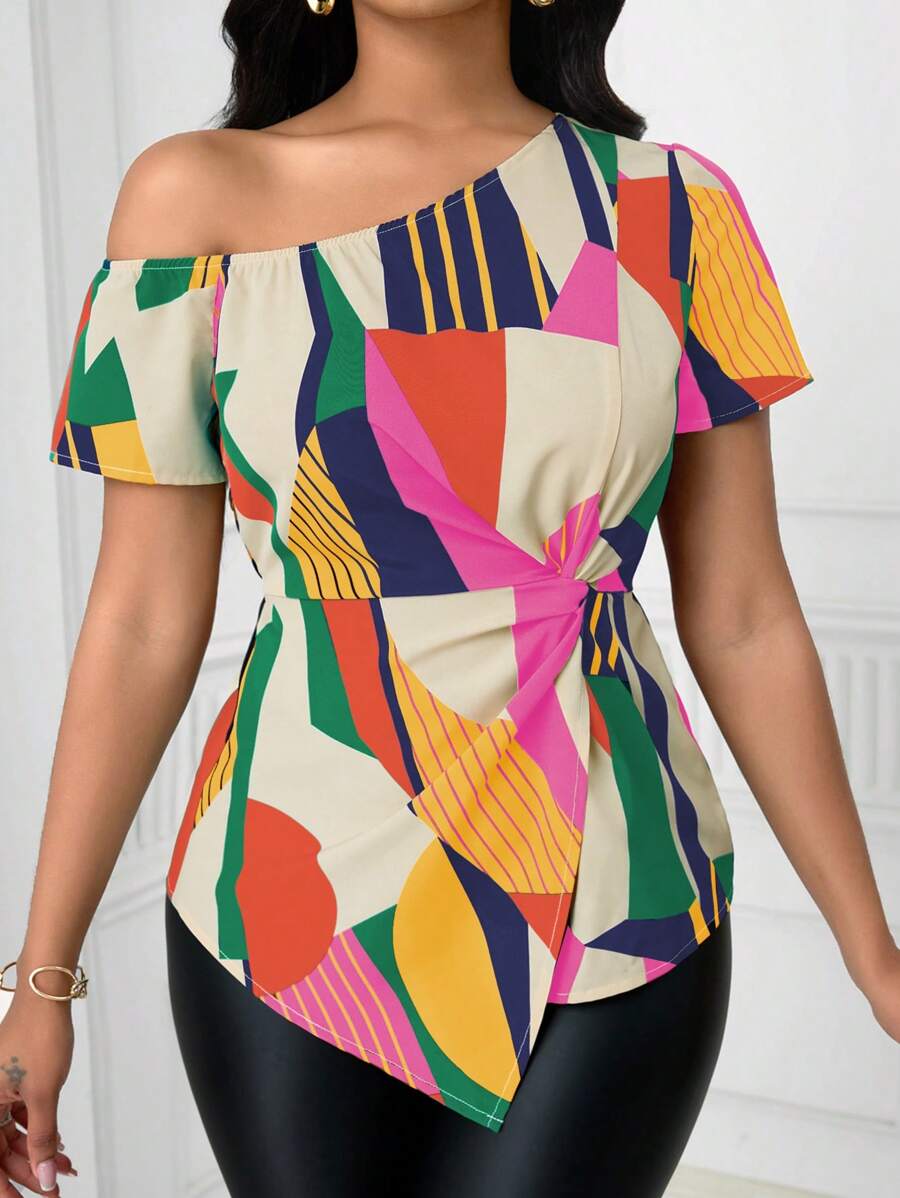 SHEIN Unity Camisa de mujer con estampado geométrico de rayas y cuello asimétrico de manga corta - Multicolor - Ver 1