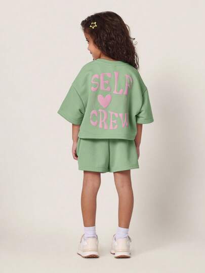 SUMWON Ensemble de deux pièces de tenue de détente pour enfants "Self Love Crew" avec imprimé déclaratif dans le dos, sweatshirt douillet et shorts assortis, parfait pour le printemps et l'été, port casual