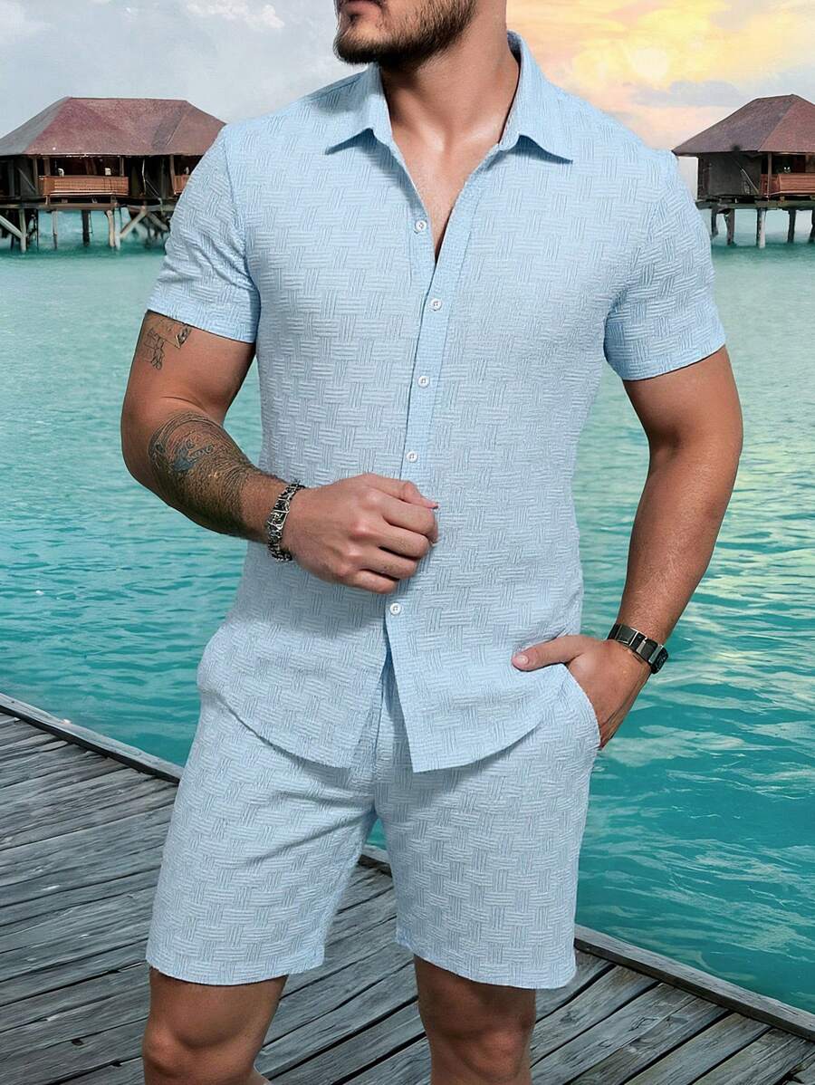 Manfinity Homme 2 件套男士纯色短袖单排扣衬衫和短裤套装，男士夏装，休闲度假装，舒适装 - 淺藍色 - 查看 1