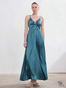 SHEIN Privé 优雅商务正式晚礼服，胸部有金属环镂空设计，细肩带，腰部褶饰，亮面拼色女式连衣裙 - 霧霾藍 - 查看 3