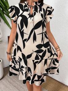SHEIN Clasi 大码女式植物印花荷叶边系带短袖连衣裙，夏季度假