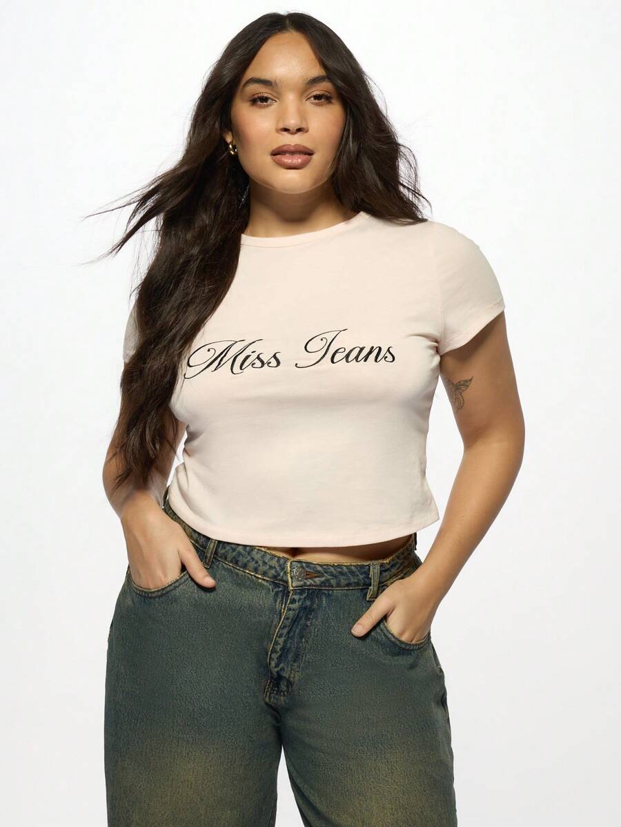 MISSGUIDED PLUS Miss Jeans Signature Script Crop T-Shirt Plus Size Cotton Casual Summer Style Streetwear Fashion Baby Tee Basic Short Sleeve Essential Top - Apricot - View 1
