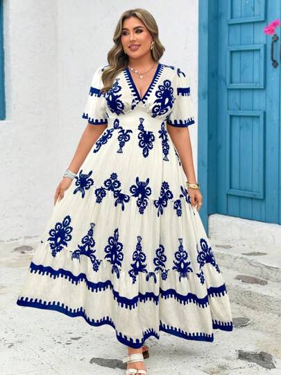 SHEIN Clasi Vestido de mujer talla grande con estampado floral, cuello en V, mangas cortas y dobladillo con volantes, estilo vacacional