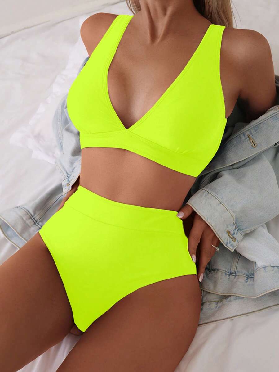 SHEIN Swim 2026春夏新款亮绿色深V领纯色性感度假高衩比基尼泳衣两件套(女款) - 青檸色 - 查看 1