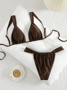 Swim Chiccia 2026 Damen elegantes einfarbiges schokoladenbraunes Satin Neckholder Dreieck Bikini Set mit goldfarbener Metalldetails, minimalistisch chic figurschmeichelnder Highcut Zweiteiler Badeanzug mit Selbstbindebändern, lässige glänzende Satin Textur Strandmode für Sommerurlaub Resort Outfits und Pool Party Ferien