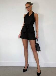 SHEIN Essnce 女式前蝴蝶装饰吊带上衣和短裤套装，适合高学历办公室女士的两件套服装，有影响力的休闲装派对服装，适合女性的优雅服装，女式两件套服装