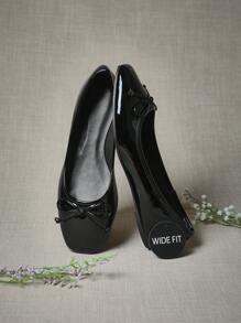 SHUZIA 女士宽版圆头简约一脚蹬芭蕾平底鞋——舒适、百搭且经典的必备单品