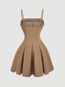 SHEIN MOD 卡其色蝴蝶结领子收腰荷叶边下摆吊带连衣裙 - 卡其色 - 查看 2