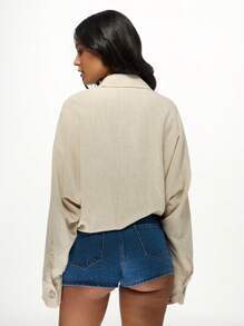 MISSGUIDED Pantalones cortos de mezclilla de talle alto con detalles de onda únicos, longitud ultraminimal, diseño de panel frontal ancho estructurado, perfectos para la moda de festivales de verano con estilo Y2K - Azul lavado medio - Ver 2