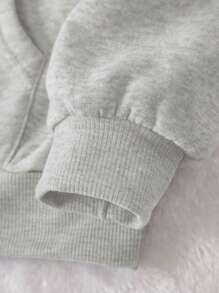 SHEIN 女士休闲字母印花落肩连帽衫，适合秋冬季、毕业典礼、教师、返校套头衫 - 淺灰色 - 查看 3