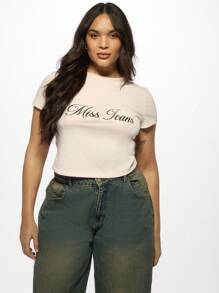 MISSGUIDED PLUS Miss Jeans Signature Script Crop T-Shirt Plus Size Cotton Casual Summer Style Streetwear Fashion Baby Tee Basic Short Sleeve Essential Top - Apricot - View 3