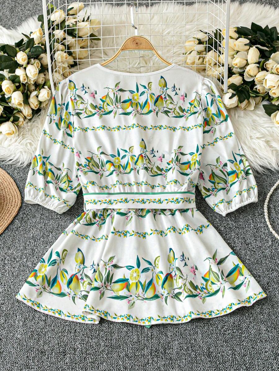 SHEIN LUNE Court Retro  Plus Size Women's Hot Selling V-Neck Short Sleeve Bohemian Vacation Colorful Print Doll Hem Flattering Versatile Blouse, Spring/Summer