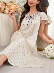 Camisón largo elegante con borde de encaje floral para mujer