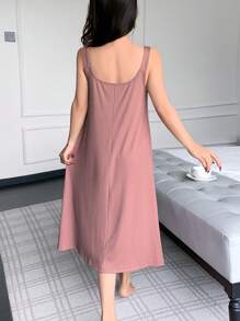 Vestido de casa de mujer con elegante decoración de lazo 3D y tirantes sueltos