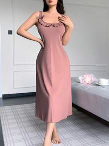 Vestido de casa de mujer con elegante decoración de lazo 3D y tirantes sueltos