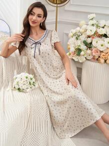 Camisón largo elegante con borde de encaje floral para mujer