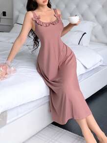 Vestido de casa de mujer con elegante decoración de lazo 3D y tirantes sueltos