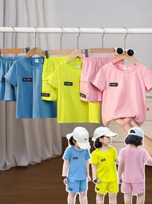 SHEIN 6 件套年轻男孩舒适休闲百搭日常穿着简约设计运动风宽松圆领短袖 T 恤和口袋短裤针织服装，适合春夏季、日常穿着、运动、外出、学校、派对、节日、拍照、返校