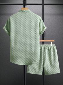 Manfinity Homme Herren Set aus einfarbigem strukturiertem Kurzarmhemd und Shorts