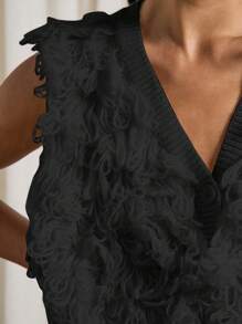 AiiRZ Top sin mangas de encaje texturizado de lujo con cuello en V, una prenda esencial para el otoño e invierno para ocasiones elegantes, fiestas y eventos, y como capa