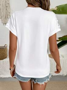 Chiquease T-shirt à col rond en couleur unie avec patchwork en dentelle, style décontracté pour les vacances