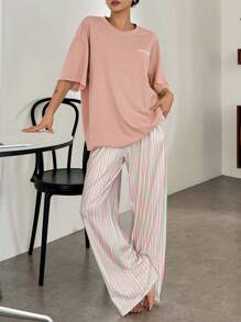 DAZY 极简主义字母印花装饰宽松 T 恤和条纹直筒睡裤睡衣套装