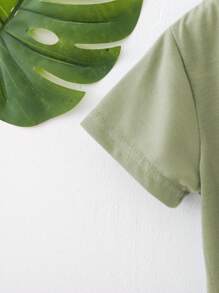 SHEIN Young Boy Solid Color Round Neck Loose Casual Short Sleeve T-Shirt - Green - View 3