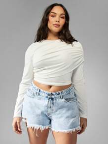 MISSGUIDED MISSGUIDED PLUS Distressed Denim Cutoff Shorts High Waisted Raw Hem Summer Festival Casual Beach Vacation Plus Size Jean Shorts With Modern Vintage Wash Frayed Edges
