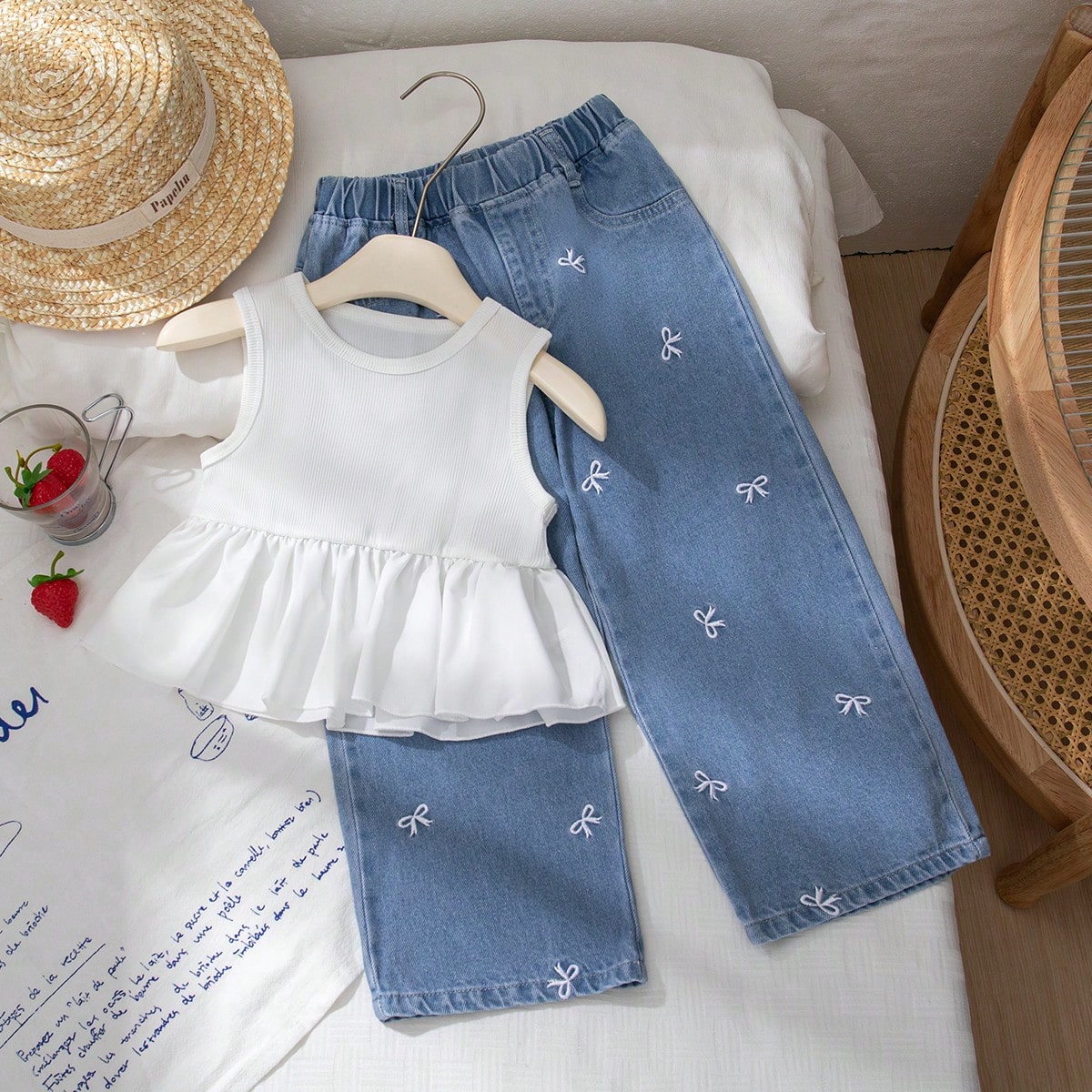 Conjunto de niña con top de tirantes de tela acanalada + pantalones vaqueros de ajuste holgado, camisa sin mangas coreana con bordado de lazo y dise?