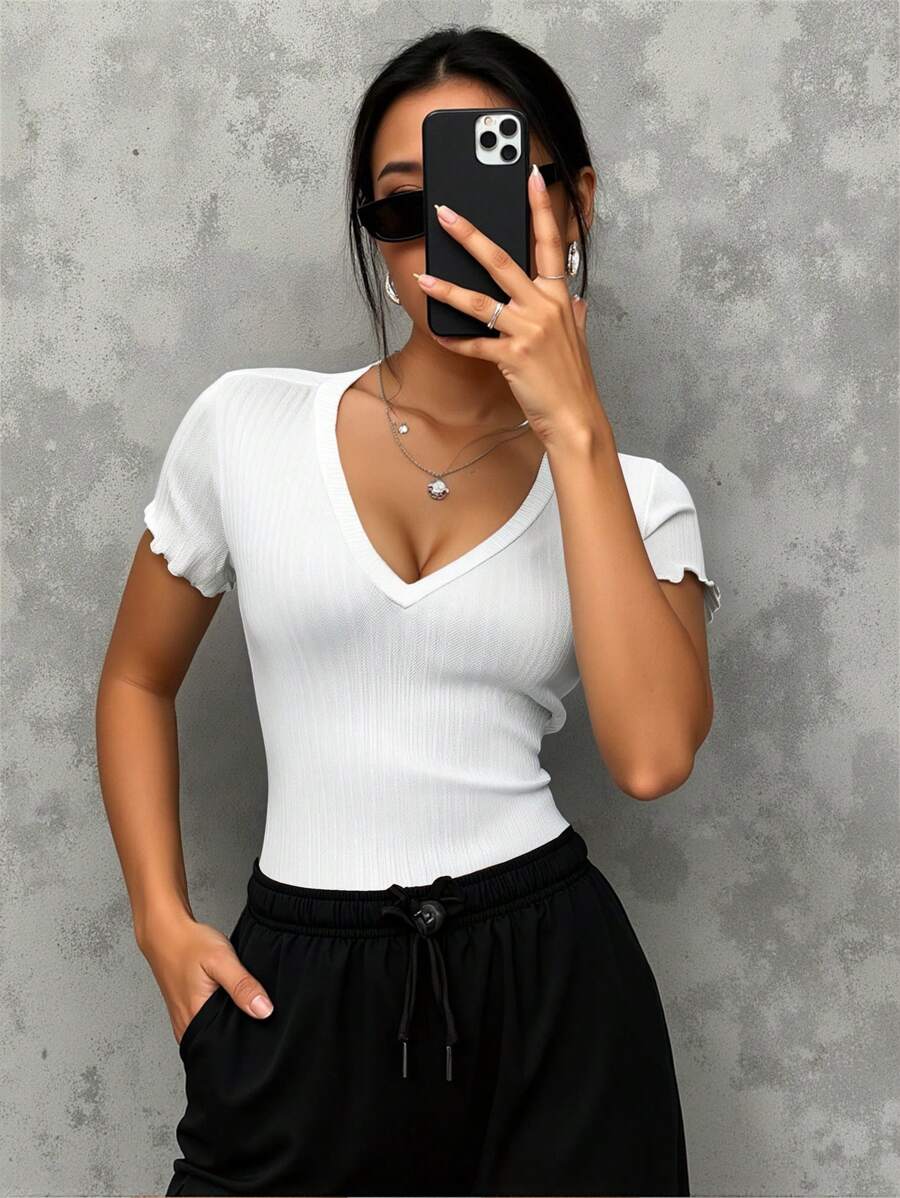 SHEIN Essnce Plus Size Women's Spring And Summer Fashion Casual Comfortable High Elastic Basic All-Match Daily White Texture Fabric V-Neck Short-Sleeved Bodysuit,Summer Outfits For Women,Curve Tops,Minimalist Style