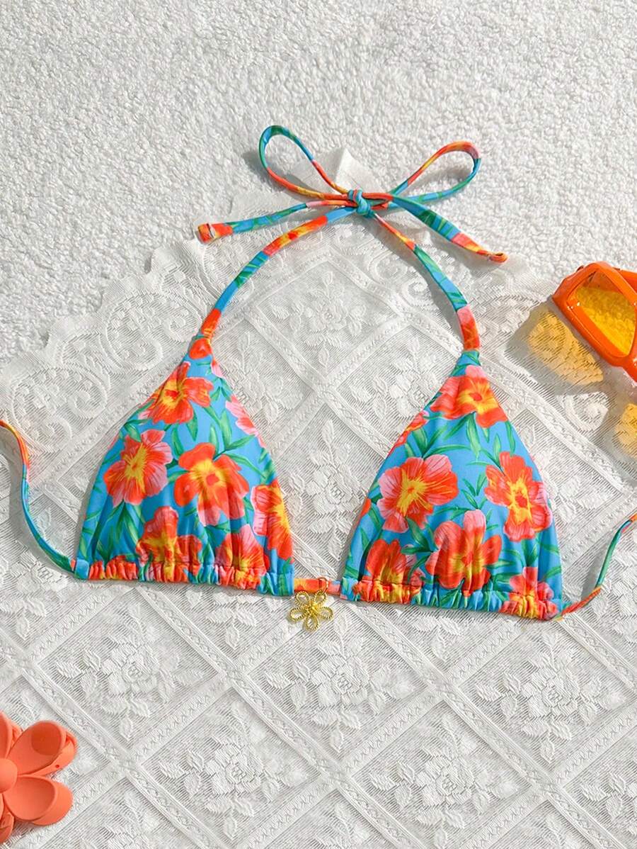 Swim Mod Zomerstrand, halter triangel bikinitop met willekeurige bloemen en metallic decoratie