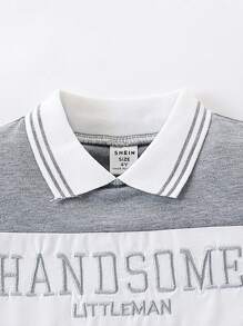 SHEIN Playful Pals 2 件装年轻男童幼儿休闲拼色字母图案 Polo 领短袖上衣 T 恤和海军蓝裤子套装，适合春季、秋季、日常休闲或户外穿着