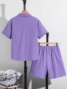 Ensemble 3 pièces pour préadolescents: polo violet et blanc, shorts à taille élastique, et débardeur imprimé de lettres sans manches. Convient pour les vacances d'été, les tenues décontractées et de sport