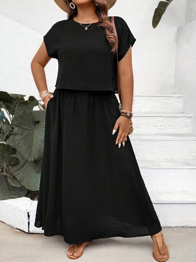 SHEIN LUNE Plus Size 2pcs Set Solid Color Textured Short Sleeve Crew Neck T-Shirt And Skirt