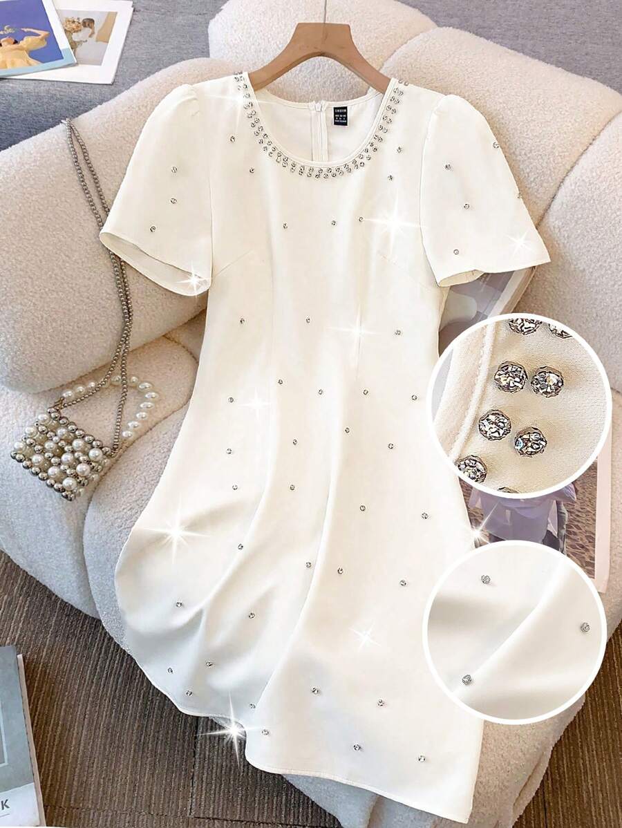 SHEIN Clasi 大码女式手工水钻装饰泡泡袖收腰不对称宝石中长连衣裙 - 杏色 - 查看 1