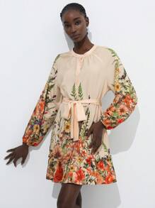 SHEIN Privé Vestido corto de manga larga con cuello redondo, cinturón y estampado de plantas verdes, multicolor