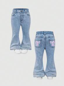 年轻女孩休闲时尚牛仔裤，甜美蝴蝶结后袋涂鸦印花，简单百搭浅蓝色水洗喇叭牛仔裤