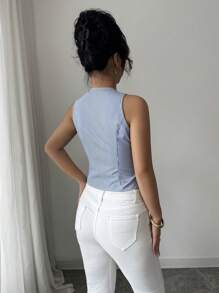 Elenzga Camiseta de tirantes de mujer minimalista y de rayas con cuello en V y abotonadura sencilla para usar en la ciudad - Azul - Ver 2