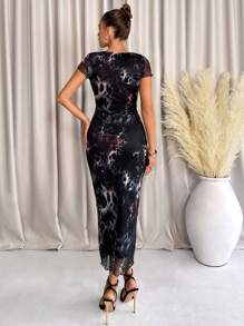 SHEIN Clasi Váy dài tay ngắn quấn hông họa tiết lưới đen in họa tiết trang trí lãng mạn thanh lịch gợi cảm hàng ngày cỡ lớn dành cho nữ, váy mùa hè dành cho nữ, trang phục lễ hội dành cho nữ, tiền bạc xa xỉ, váy đen, váy đen dành cho nữ - màu đen - Xem 5